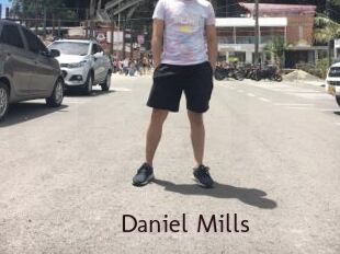 Daniel_Mills