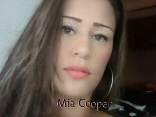 Mia_Cooper