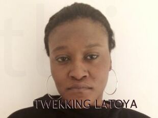 TWEKKING_LATOYA